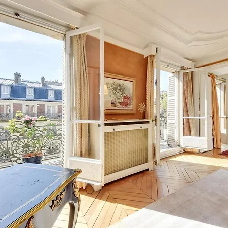 Elegant And Perfectly Maintained * Paris