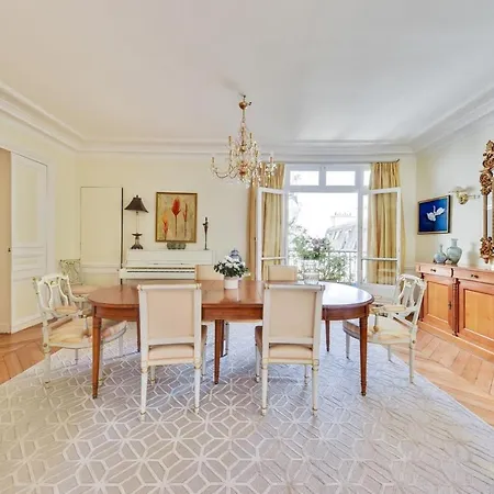Apartment Elegant And Perfectly Maintained