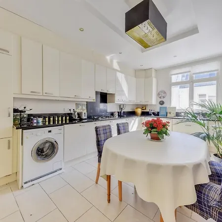 Apartment Elegant And Perfectly Maintained *