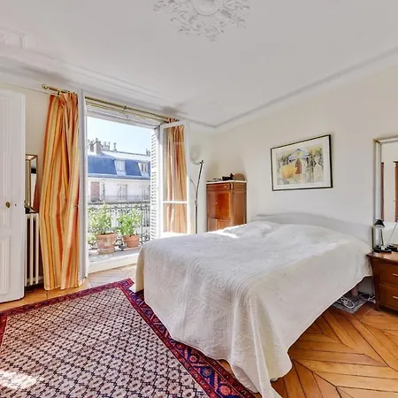 Elegant And Perfectly Maintained *